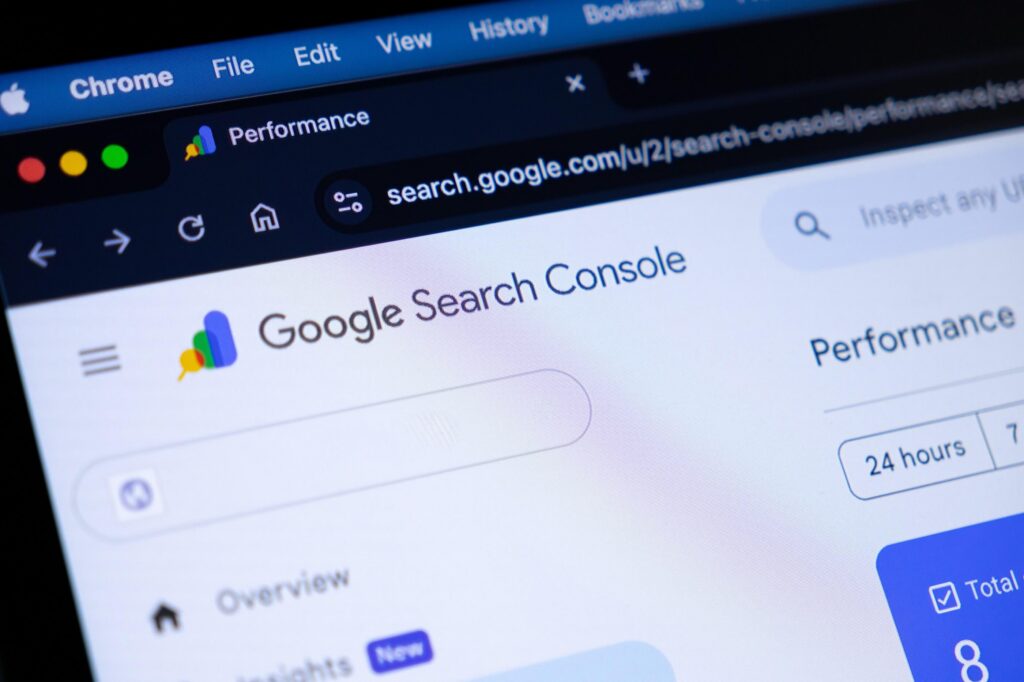 Someone using Google Search Console on a Mac