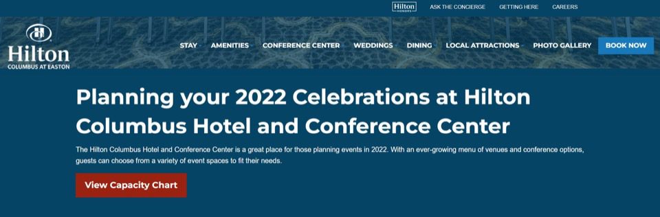 high-contrast text on a hotel website